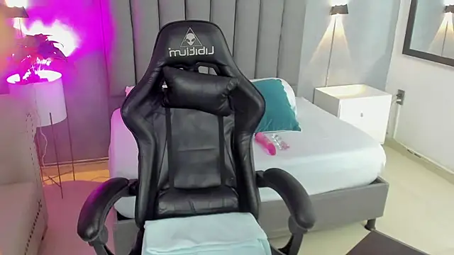 madison_saenzz webcam