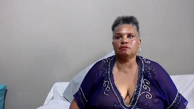 GrandBustyMelon webcam