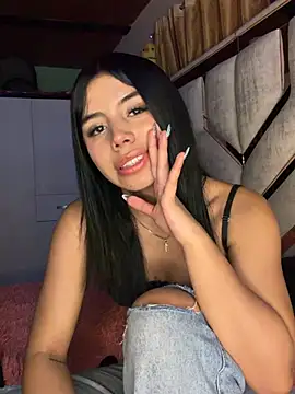Laura-Khalifa webcam