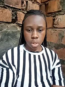 Black_juicy24 webcam