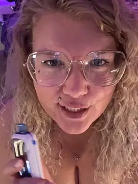 CurvyAnonymousGirl89 webcam