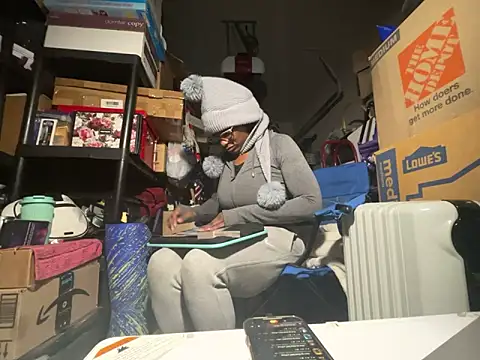 Webcam Model (wynterheat) is live