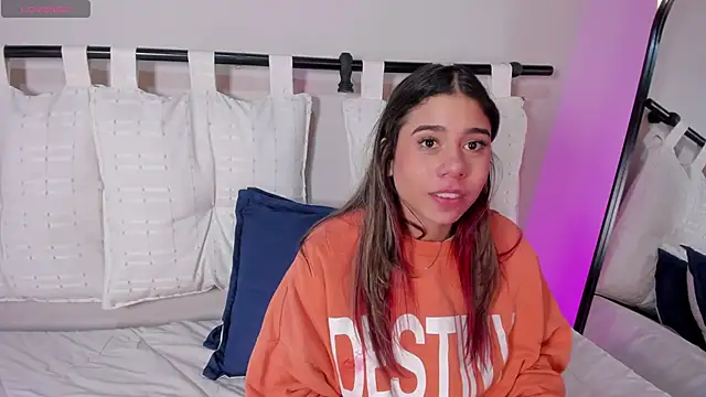 Rachell_criss webcam