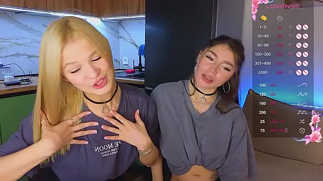 Caroline__Brown webcam