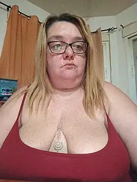 Webcam Model (diosacurvy1984)  is live.Free join now!