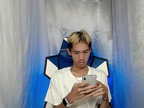 riks_tyler (Ask my age) - lets cum together!!