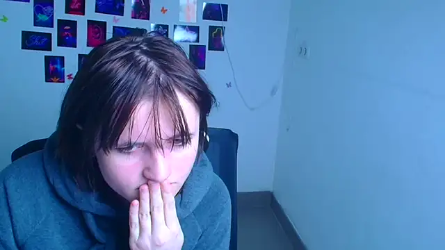 Alice_Wonderme webcam