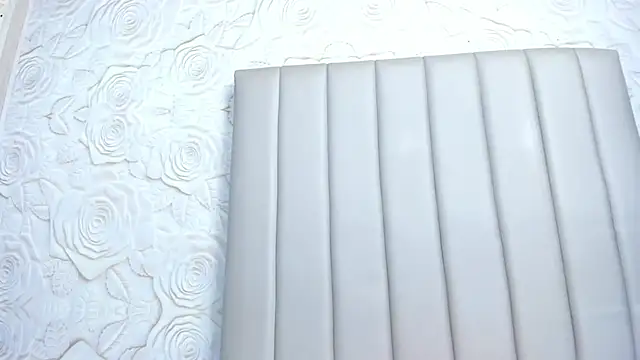 lindahooker (G young) - show tits + blowjob