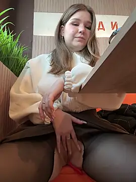 pumashyxd (F young) - FULL NAKED IN CAFE’S RESTROOM