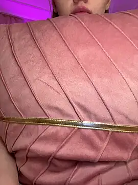 HugeBoobsAlice webcam