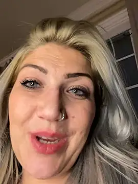 LittleMissEeve webcam