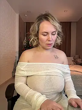 Charming_Daphny webcam