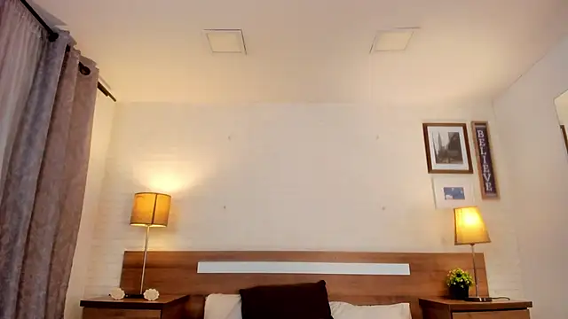 JenniferAuriston webcam