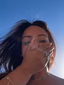 Ninabigtitied webcam