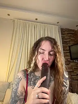 Webcam Model (Tattitude_)  is live.Free join now!