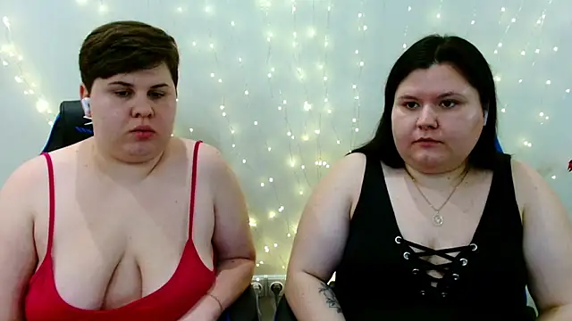 BeckyAndHellen webcam