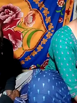 Hotcouple1100 webcam