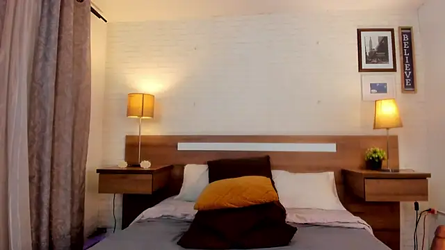 JenniferAuriston webcam