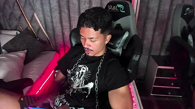 nicolaikarav - NicolaiKarav's free webcam - UK Sex Cams