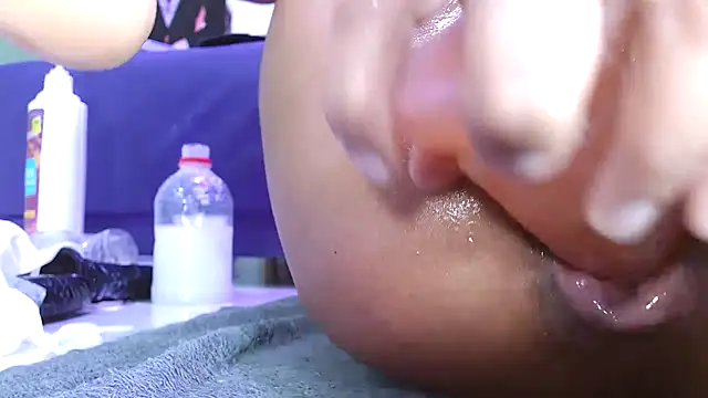 ginadpfisting webcam