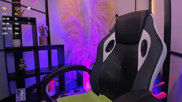 NahomiRichards_ webcam