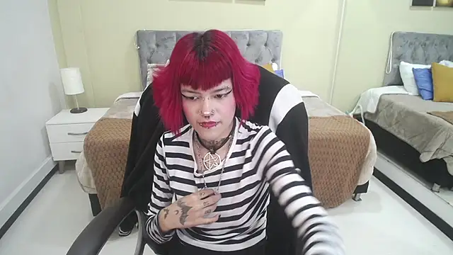 Bela_Craxkerr webcam