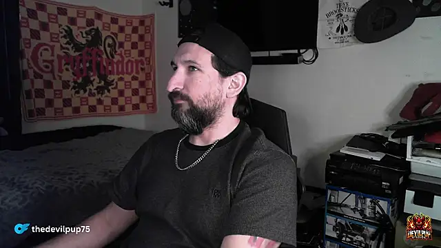 DevilPup75_ webcam