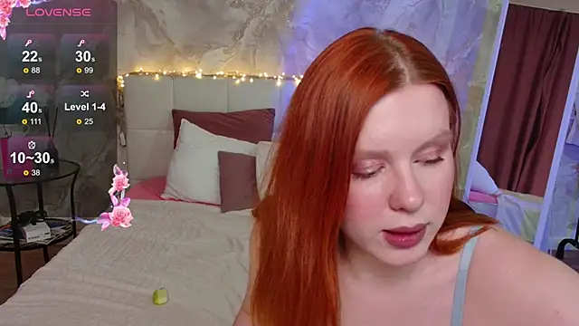 LucyHornyDollx webcam