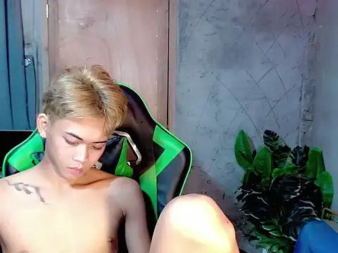 AsianCuteGuy21 webcam