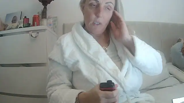 theblondecocklover webcam