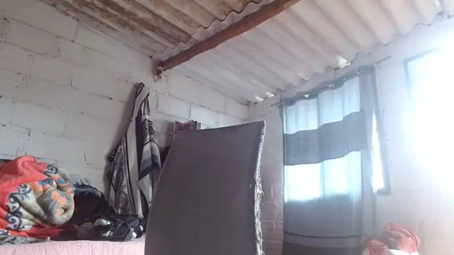 Larry-n-clouds webcam