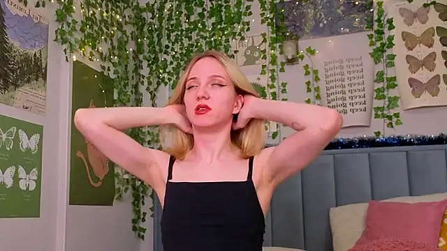 emmanovak - EmmaNovak's free webcam