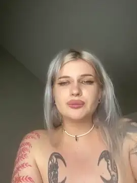 DriveThruDolls webcam