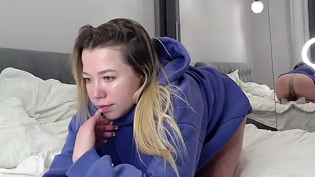 Embersweetbunny webcam