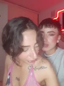 AlexxaAndRileyy webcam