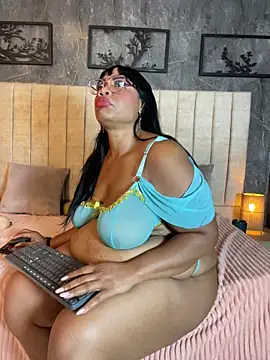 Webcam Model (AranzalatinBlaks1)  is live.Free join now!