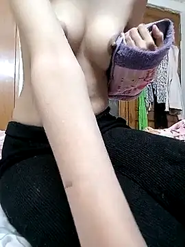 Webcam Model (miss_raavy)  is live.Free join now!