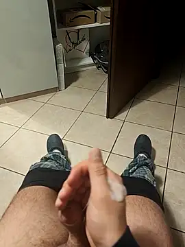 luciferthegenius - LucifertheGenius's free webcam