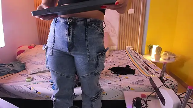 lili_moore - Lili_moore's free webcam - UK Sex Cams