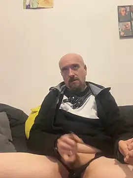 branleurbidu90 (Ask my age) - Ouvre ton sweat shirt