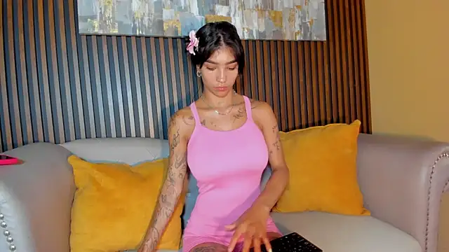 LauraAristizabal Live Webcam on Stripchat