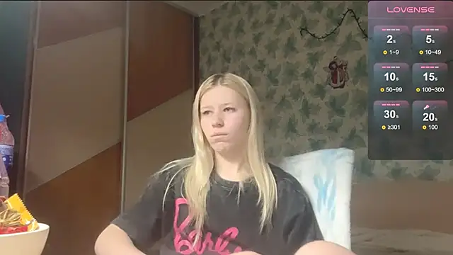Barbie_Blondie webcam