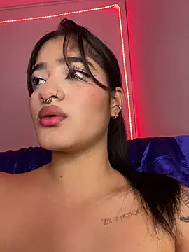 Webcam Model (charlotte_9999)  is live.Free join now!