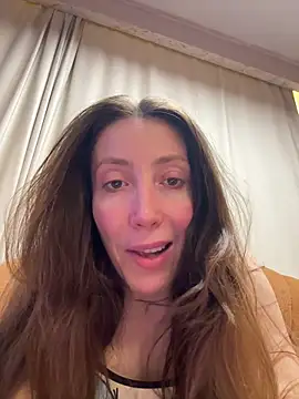 HellaryTourent webcam