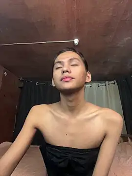 ur_latinahotpaprika (T teen) - No one likes me here coz im ugly