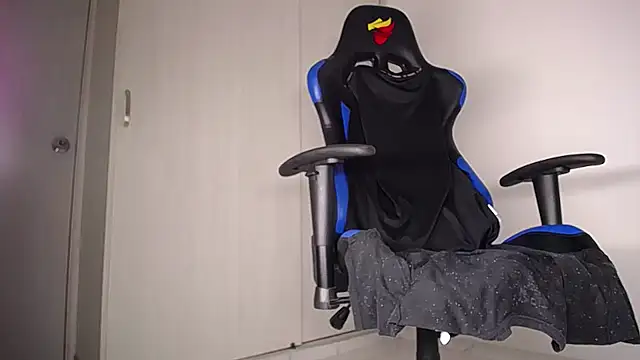 maxjones_2 - MAXJONES_2's free webcam - UK Sex Cams