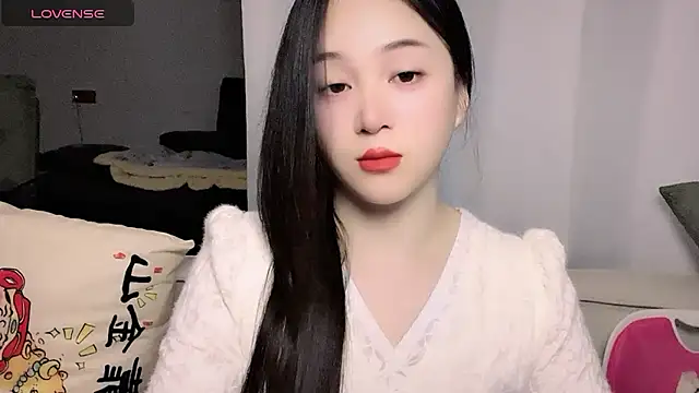 美女woaiqinqin在线直播