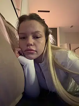 tinytrixi - TinyTrixi's free webcam - UK Sex Cams