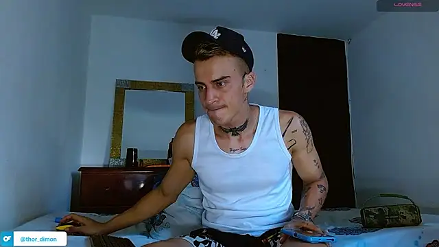 bray_hotboy777 webcam