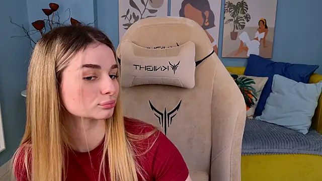 Webcam Model (SweetyLicky)  is live.Free join now!